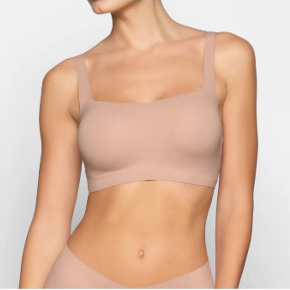 NWT Skims Naked Scoop Bralette Size S in Clay
